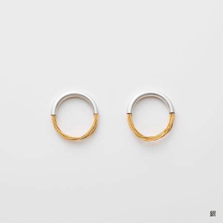 ピアス