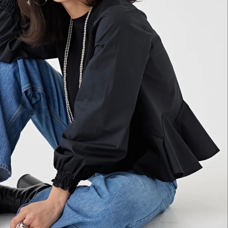 ニット×ラッフルパーツトップス