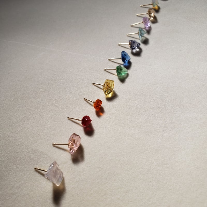 オーロラアンダラクリスタルのプチピアス | Treasure