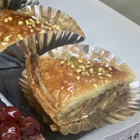 ピスタチオとマカダミアナッツのバクラヴァ約18cm (6カット)