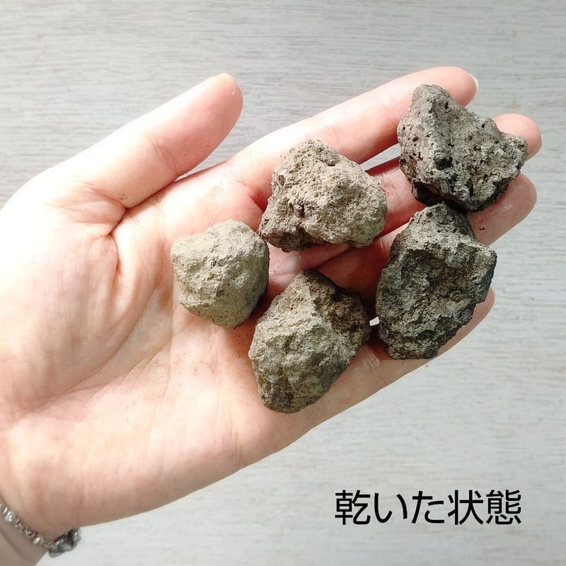 中*介様 くぼみあり 石を巻き込んだ溶岩石 重さ22.5kg 鑑賞石 天然石 中*介様 くぼみあり 石を巻き込んだ溶岩石 重さ22.5kg