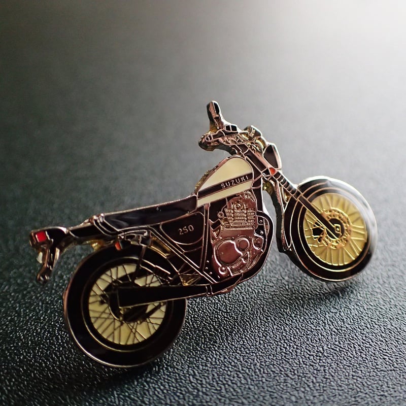 にょき バチカン ピンバッジ オートバイのピンバッジ #011［SUZUKI］ | kotokoto