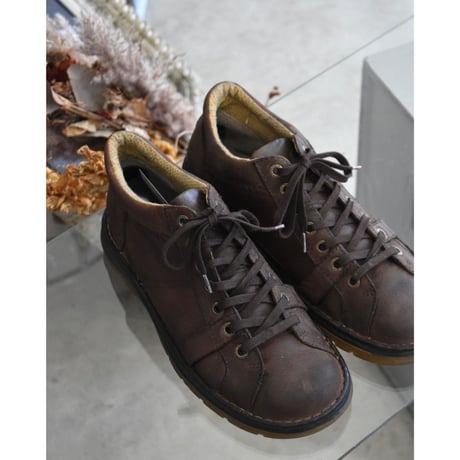 Dr. Martens Aged Leather Low Shoes