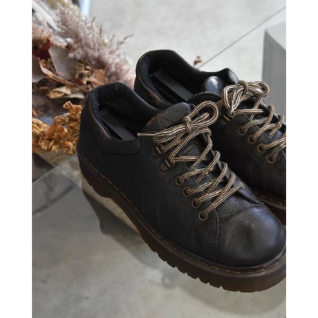 Dr. Martens Classic Low Leather Shoes
