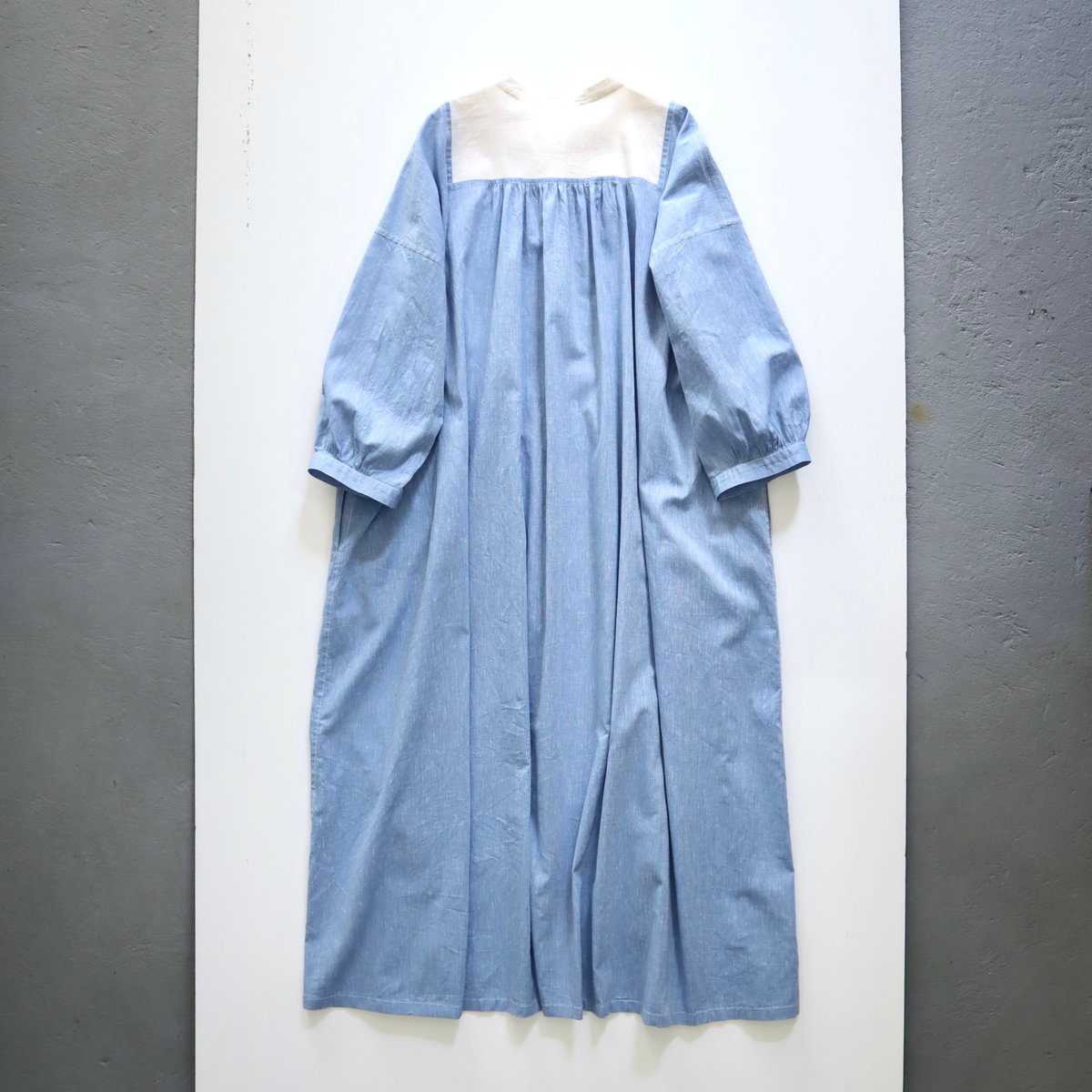 タックヨークワンピース (light blue x ecru) | ma'ona タックヨークワンピース (light blue x ecru) | ma'ona