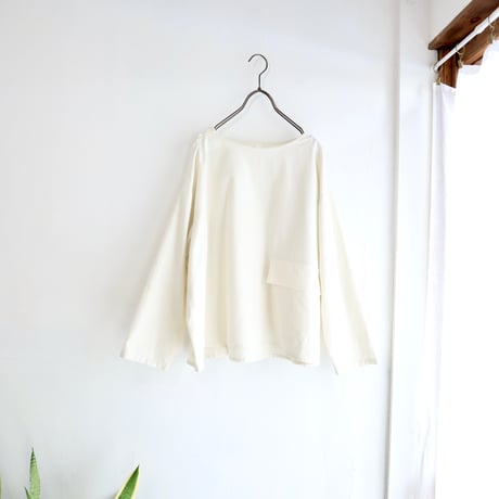 shoulder button pocket pull-over (milk)
