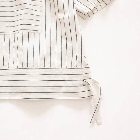 no-collar gather sleeve blouse (natural pinstripe)