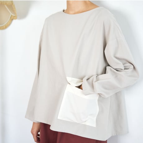 shoulder button pocket pull-over (milk)