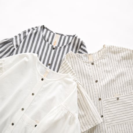 no-collar gather sleeve blouse (natural pinstripe)