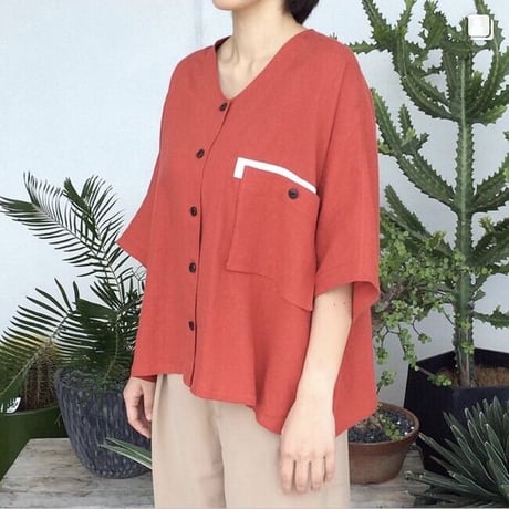 loosey goosey shirt  (pistachio x white)