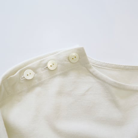 shoulder button pocket pull-over (milk)