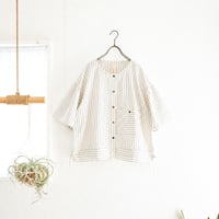 no-collar gather sleeve blouse (natural pinstripe)