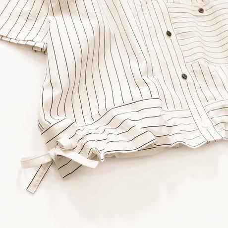 no-collar gather sleeve blouse (natural pinstripe)