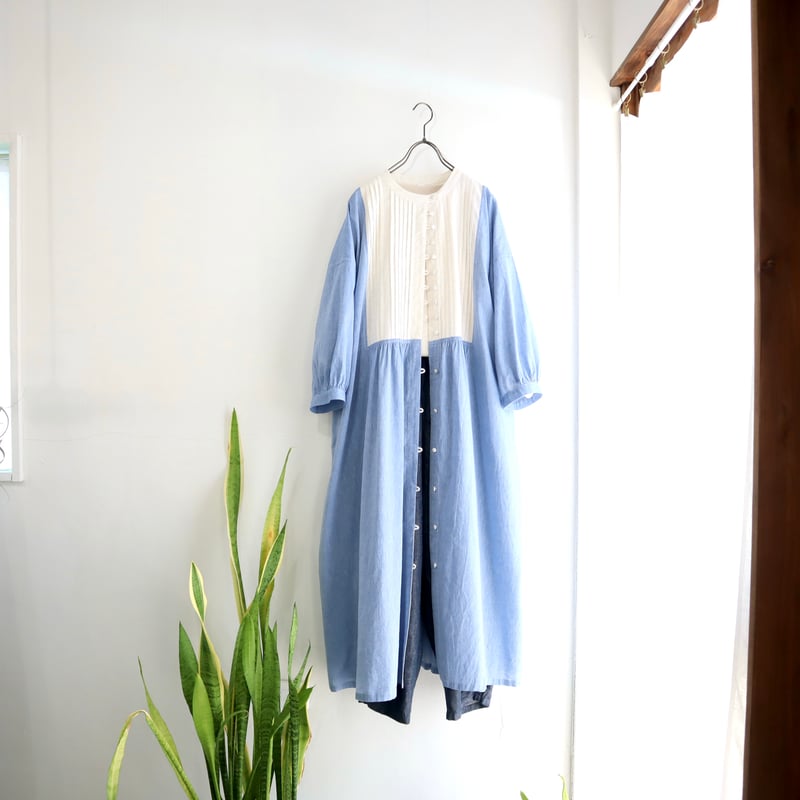 タックヨークワンピース (light blue x ecru) | ma'ona タックヨークワンピース (light blue x ecru) | ma'ona