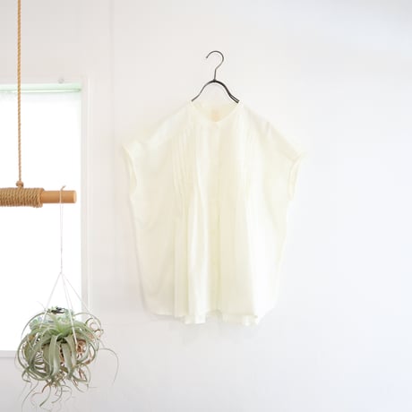 random tuck french blouse (ecru)