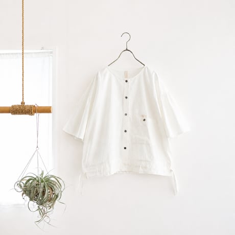 no-collar gather sleeve blouse (white)