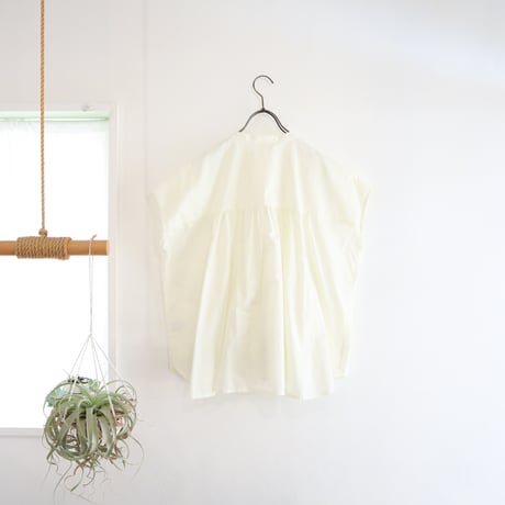 random tuck french blouse (ecru)