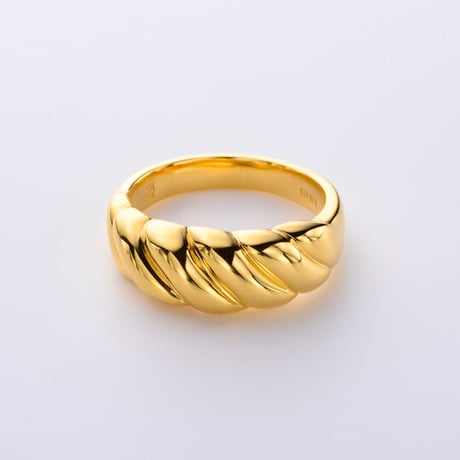 Ade ring/gold color
