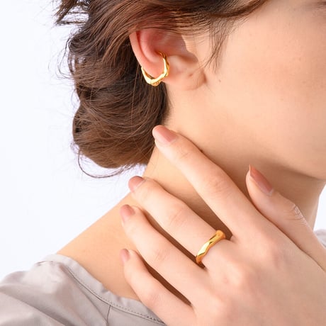 Wave earcuff/gold color