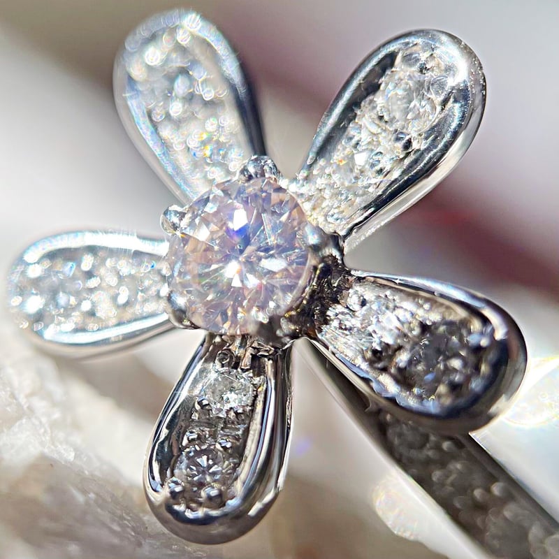 天然ピンクダイヤモンド 鑑定付き 捉える 