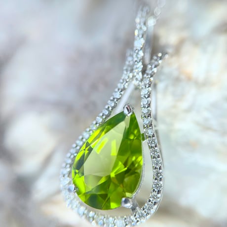 2.72ct 天然ペリドット　ダイヤモンド0.25ct K18WG ネック