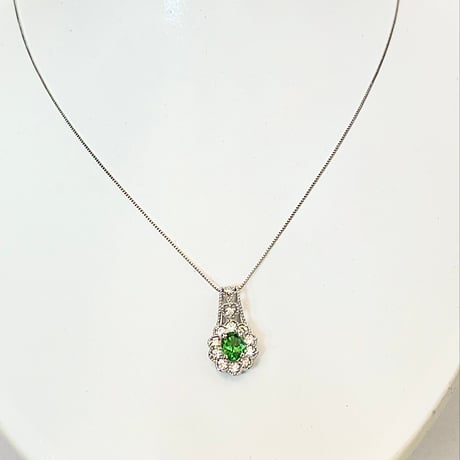 0.29ct 高品質グリーンガーネット　ダイヤモンドPTネックレス（中央宝石ソ付
