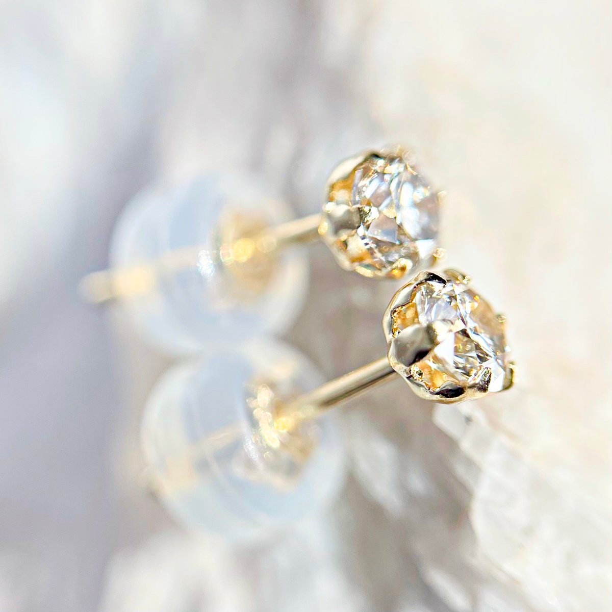 計0.30ct K18 天然ダイヤモンド 6本爪 スタッドピアス 計0.30ct K18 天然ダイヤモンド 6本爪 スタッドピアス