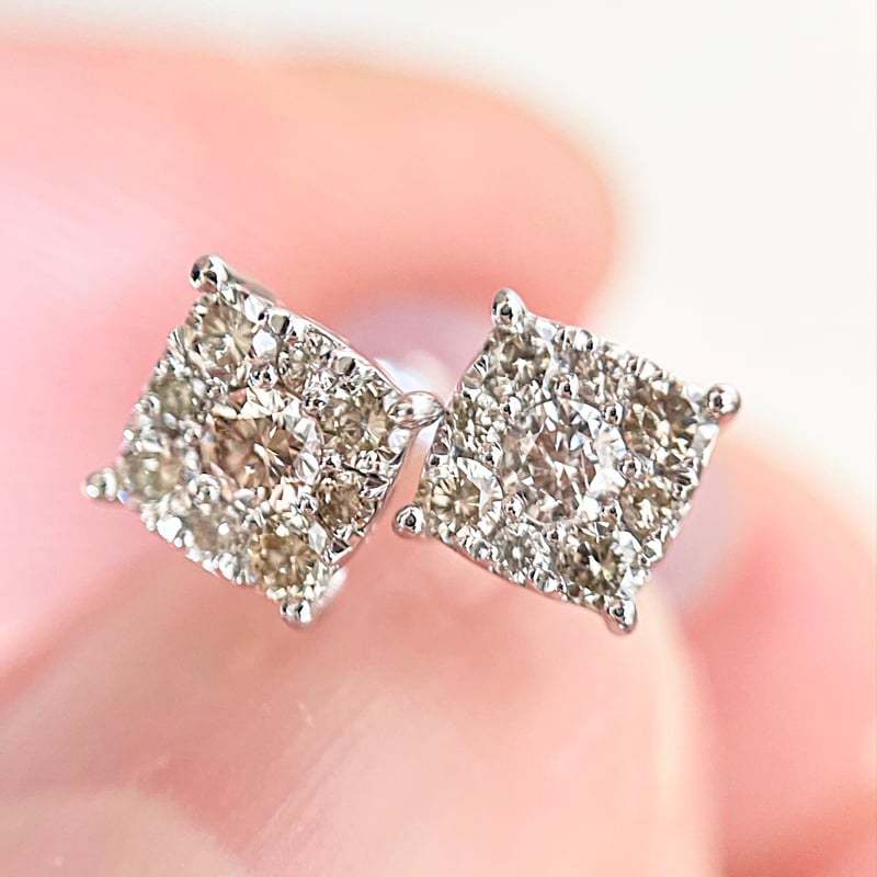 TOBExx | K18WG, 唇の形した天然ダイヤモンドのピアス, 0.3ct 