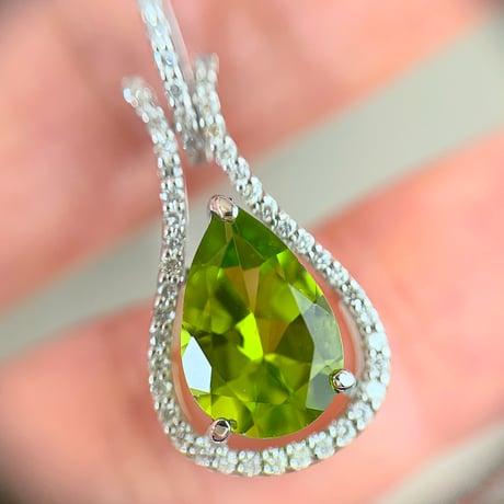 2.72ct 天然ペリドット　ダイヤモンド0.25ct K18WG ネック