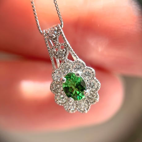 0.29ct 高品質グリーンガーネット　ダイヤモンドPTネックレス（中央宝石ソ付