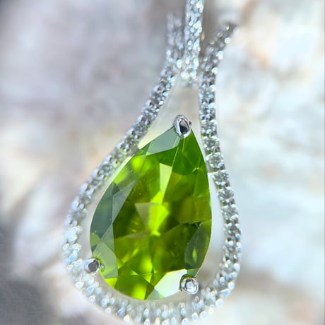 2.72ct 天然ペリドット　ダイヤモンド0.25ct K18WG ネック