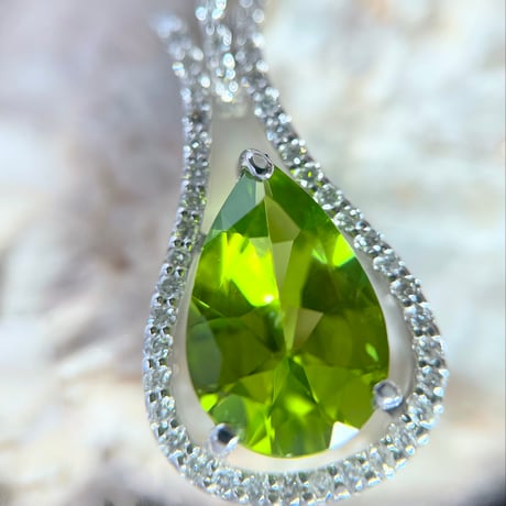 2.72ct 天然ペリドット　ダイヤモンド0.25ct K18WG ネック