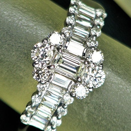 計1.00ct　上質天然ダイヤモンド　PT900　デザインリング