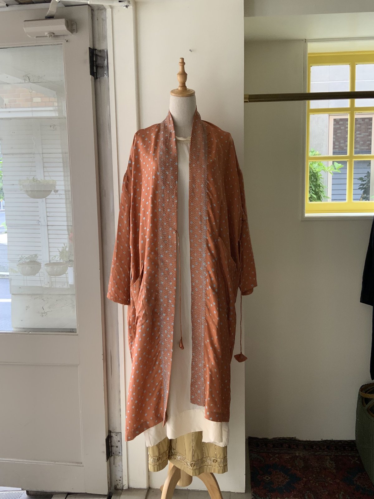 TOWAVASE / 手絞りシルクローブ | Pili ON LINE