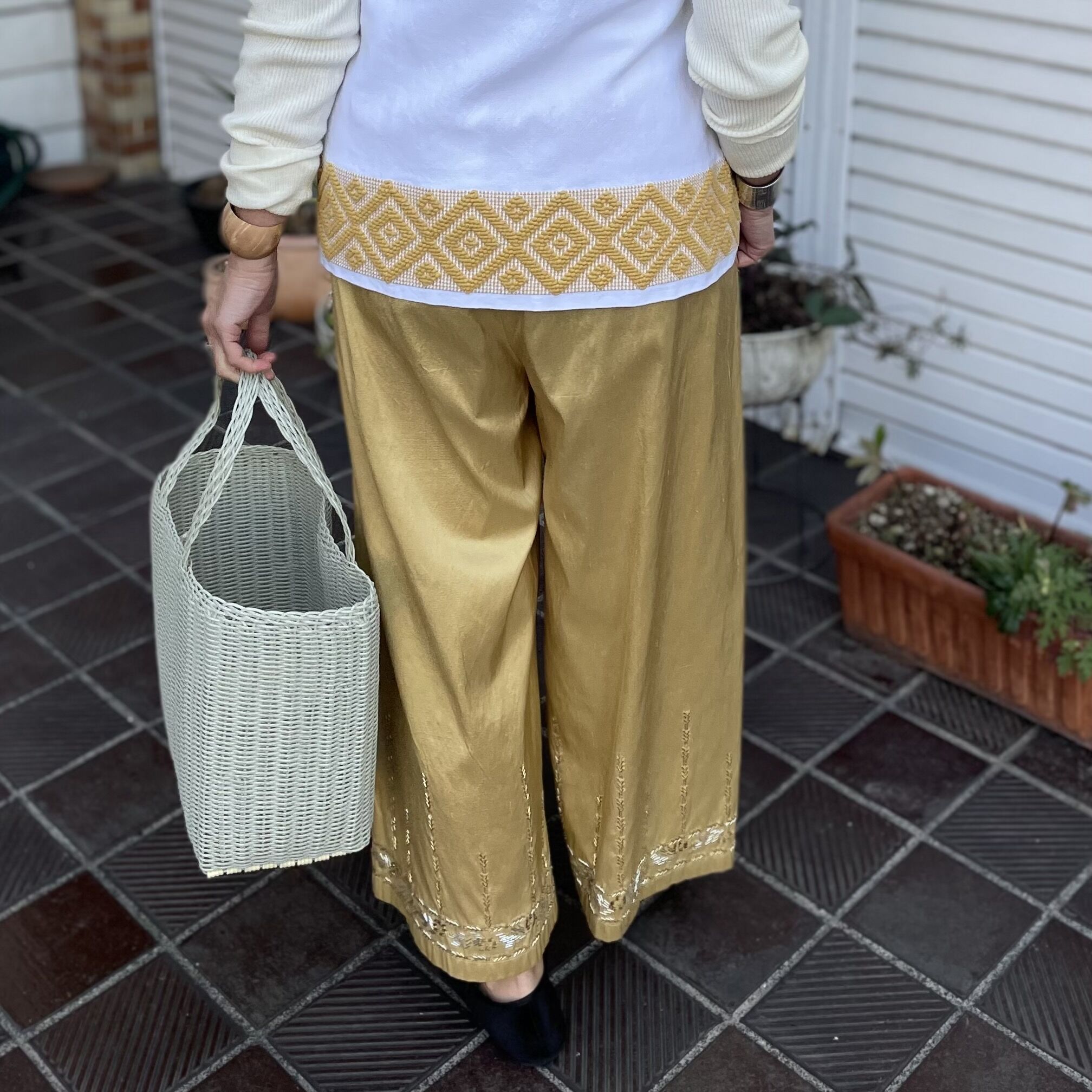 TOWAVASE / シルク刺繍パンツ | Pili ON LINE