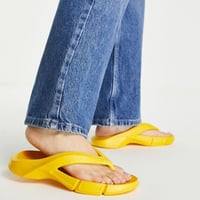 トップショップ サンダル  Topshop Pax toe post slider sandal in yellow