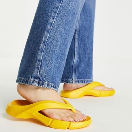 トップショップ サンダル  Topshop Pax toe post slider sandal in yellow
