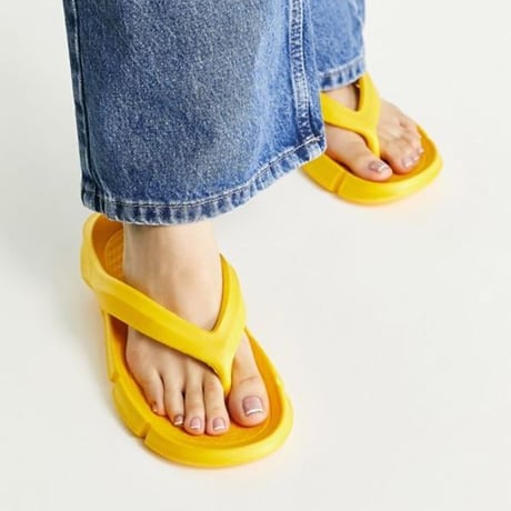 トップショップ サンダル  Topshop Pax toe post slider sandal in yellow