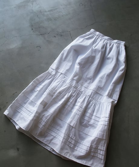 tuck tiered skirt（white）