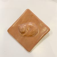 堂前守人「21.陶板（猫） 」