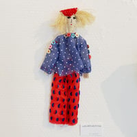 沢野弓子「小さいボタンのブラウス」人形ブローチ