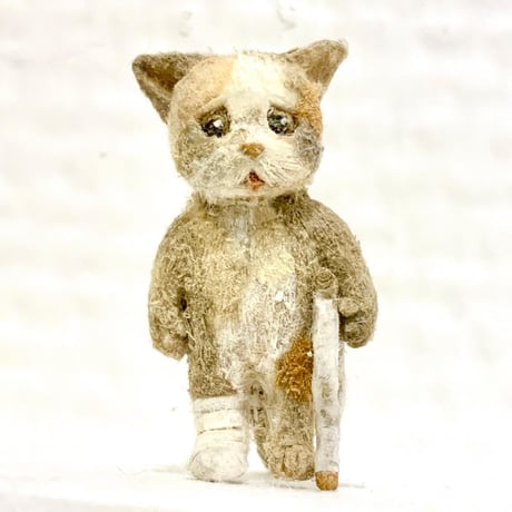 金沢和寛「猫 松葉杖」kanazawa kazuhiro