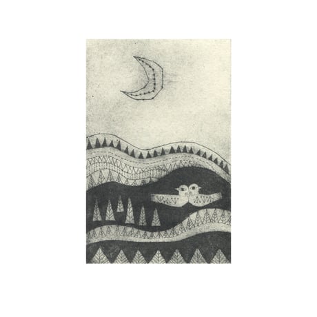 山田ミヤ「照らされるゆるやかな山」紙版画