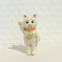 金沢和寛「猫 白招き・伸び」kanazawa kazuhiro