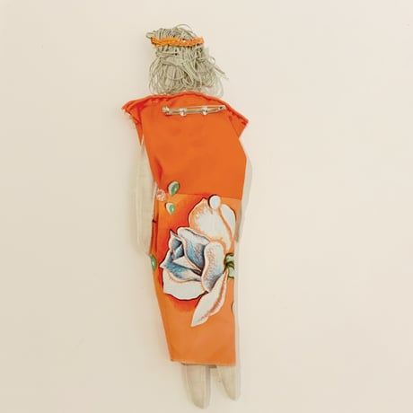 沢野弓子「バラの露」人形ブローチ