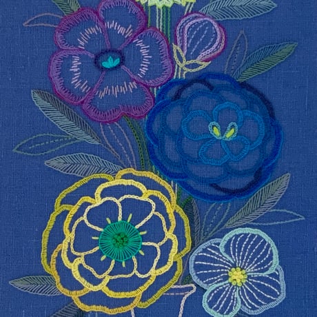 立川一美「花瓶の花(青色地）」kazumi tachikawa