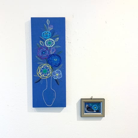 立川一美「花と鳥 ミニ額 （青色地）」kazumi tachikawa