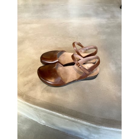 Dansko Rowan　ペタンコサンダル