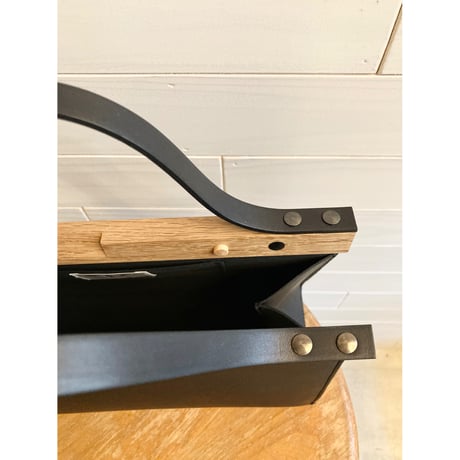 YURUKU  Clap Wood Square Hand Bag