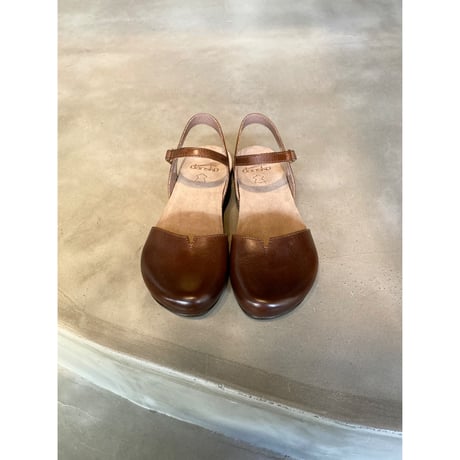 Dansko Rowan　ペタンコサンダル